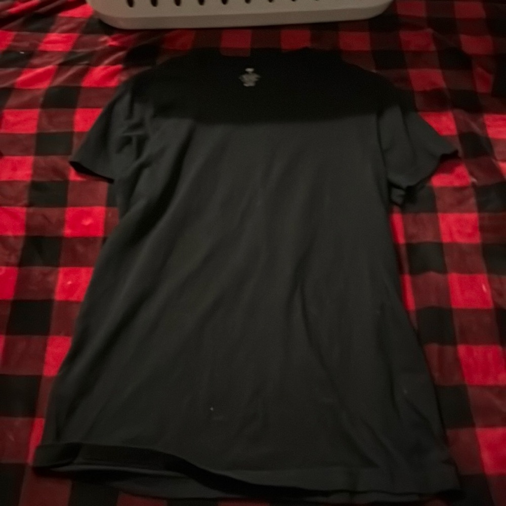 Women’s black tee shirt